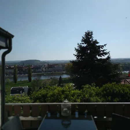 בית נופש Mit Aussicht פירנה